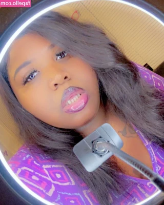 Badgirlbenaa - Playing with my pussy tonight what toy should I use next