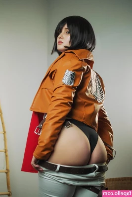 jyu_san [ jyu-san ] - Are you an ass or boobs guy?  Today you don't have to choose 😍