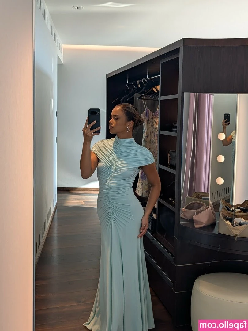 Bianca Bustamante [ bianca-bustamante ] - imagine being my neighbor 🤭