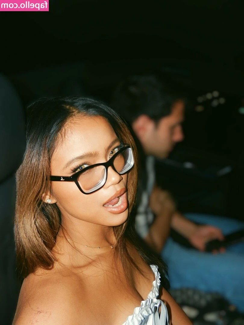 Bianca Bustamante [ bianca-bustamante ] - Your dinner by the candles 🕯