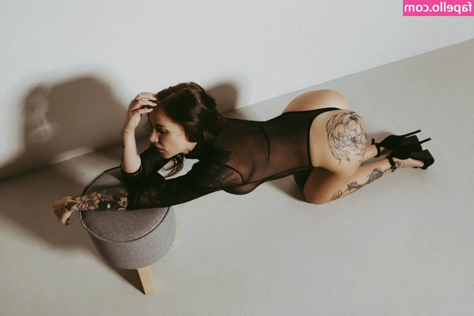 Miss_Felixity [ miss-felixity-4 ] - Do I need to whip it out for you to see