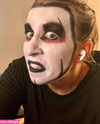 Aubrey Edwards [ aubrey-edwards ] - What is one fantasy that you always wanted to try?👿🔥🔥