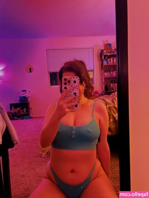 ashleypaigey - Shaved pussy