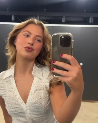 Anais Gallagher [ anais-gallagher ] - I'm your lil bunny <3