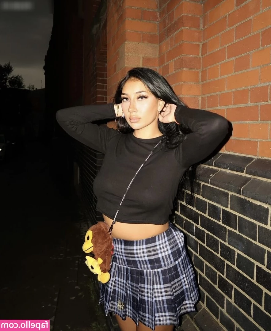 Tr.yaz [ tr-yaz ] - I’ll be taking pictures in my costume for you babes later today