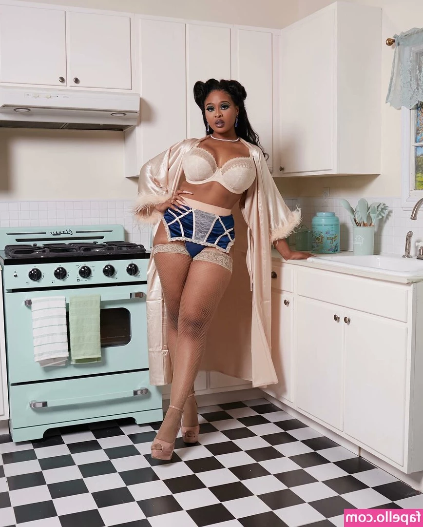 XtraXtraLeX [ xtraxtralex-1 ] - Let me smothered you with my juicy ass bby