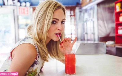 AnnaSophia Robb [ annasophia-robb ] - Just filmed with 12 candy canes in my.... I can't show that here so