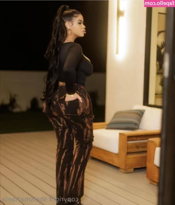 Sheismichaela [ sheismichaela-6 ] - Abit of side boob for ya day
