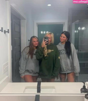 Amelia Hakes [ amelia-hakes ] - I hope you like my smile in the second pic