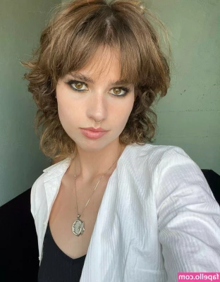 bonnierides - When I touch my body I always get exited, Do you like looking at me ?