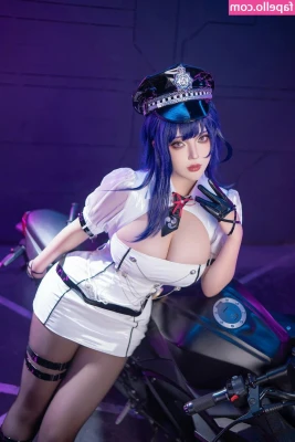 Takomayuyi - I should take one without the shirt huh ?