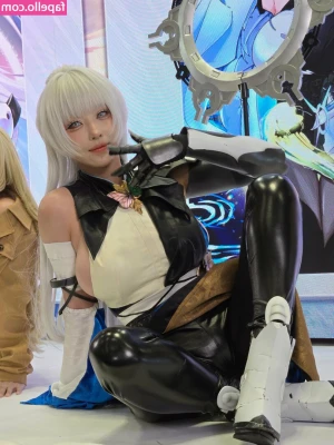 Takomayuyi - Is there anything better than gamer girl tiddies?