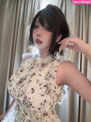 Takomayuyi - Trying on rings on long toenails  asmr