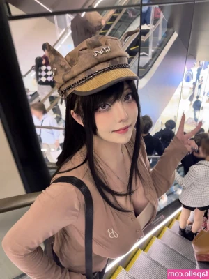 Takomayuyi - Black nylons are always a great choice
