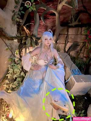 Takomayuyi - Sun kissed beautiful feet and gold sparkly toes  I can t wait for part 1