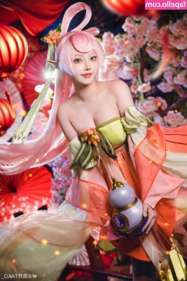 Takomayuyi - Under boob and pulling down my panties to see my landing strip   