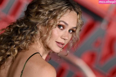 Brec Bassinger [ brec-bassinger ] - What color do you think my underwear is? 😋💋