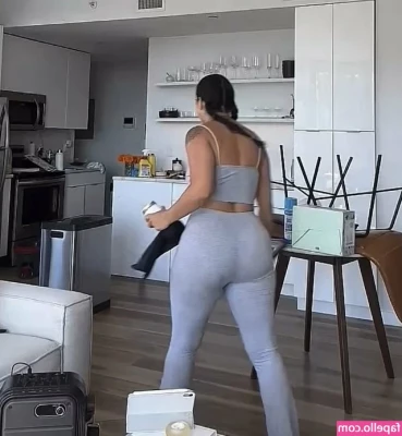 Maleni Cruz [ maleni-cruz ] - My nipples feel so big and soft 💦😜