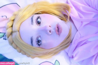 MitsyBena - Looking to see what the rest of the day has to offer   Buscando ver
