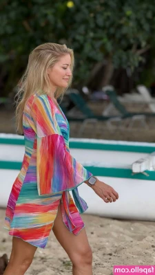 iJustine - mmm my pussy wants to get a voluminous cock ... inside ... now I can