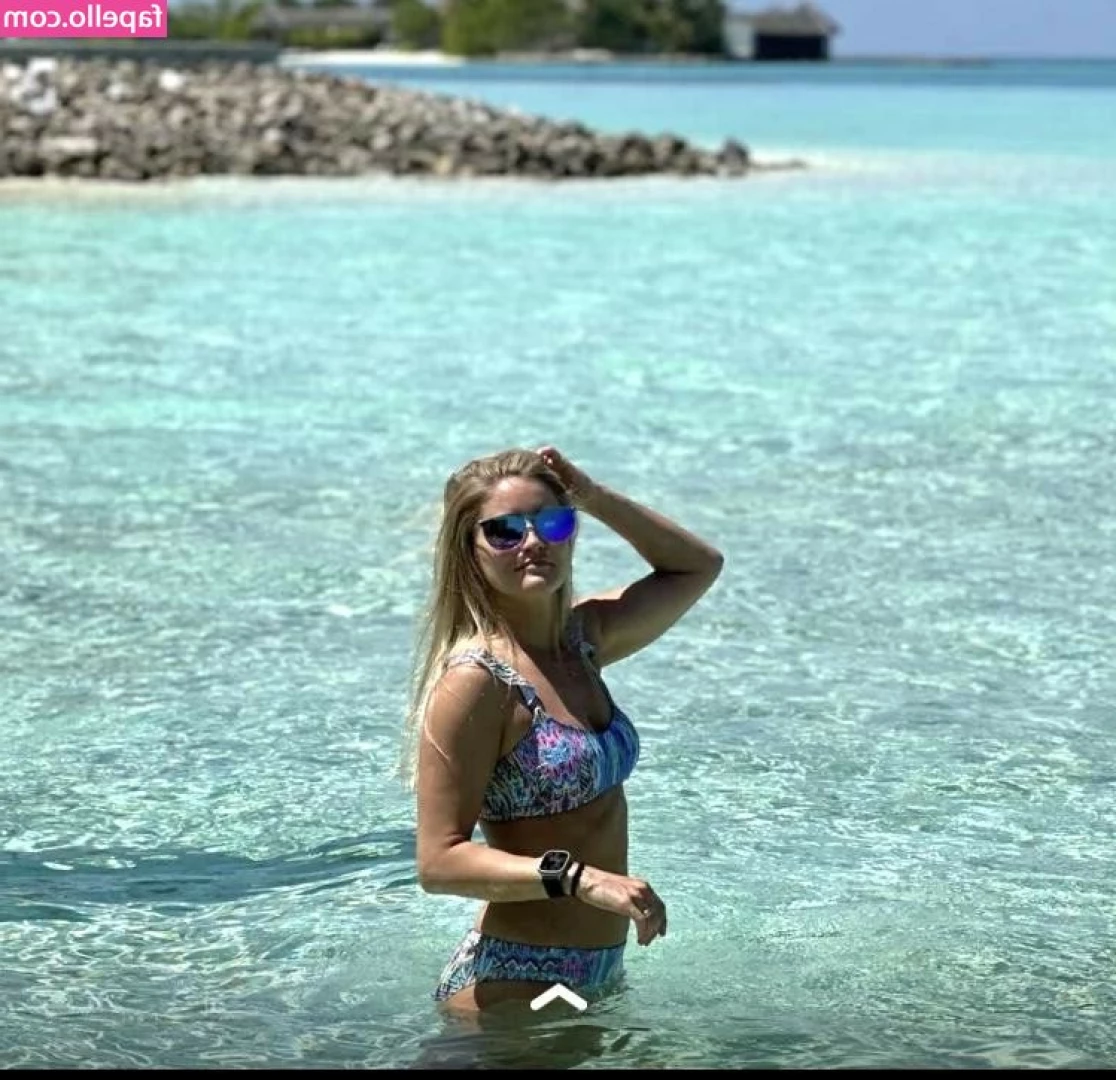 iJustine - A quick shave and trim before the swingers club tonight.  Been awhile