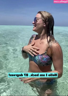 iJustine - Showing off my tight wet pussy ready for a thorough cleaning