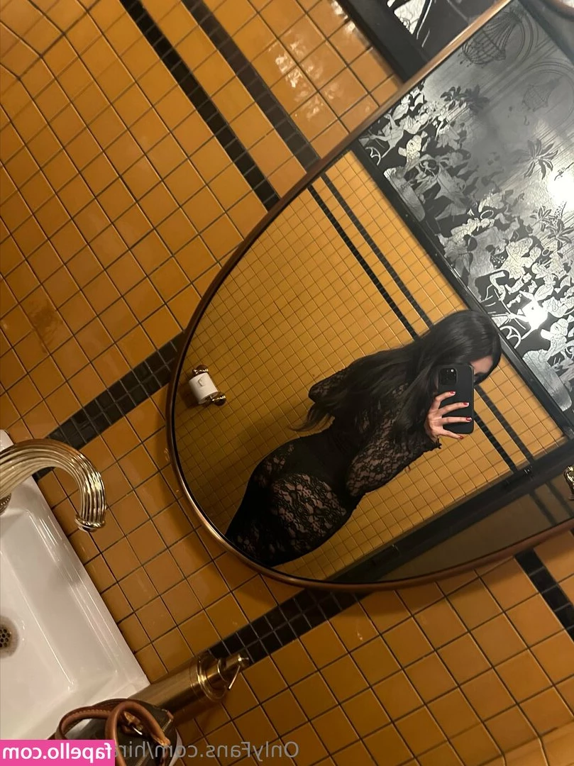 Hirashayk - Are you enjoying this view with me ? 🍑😋