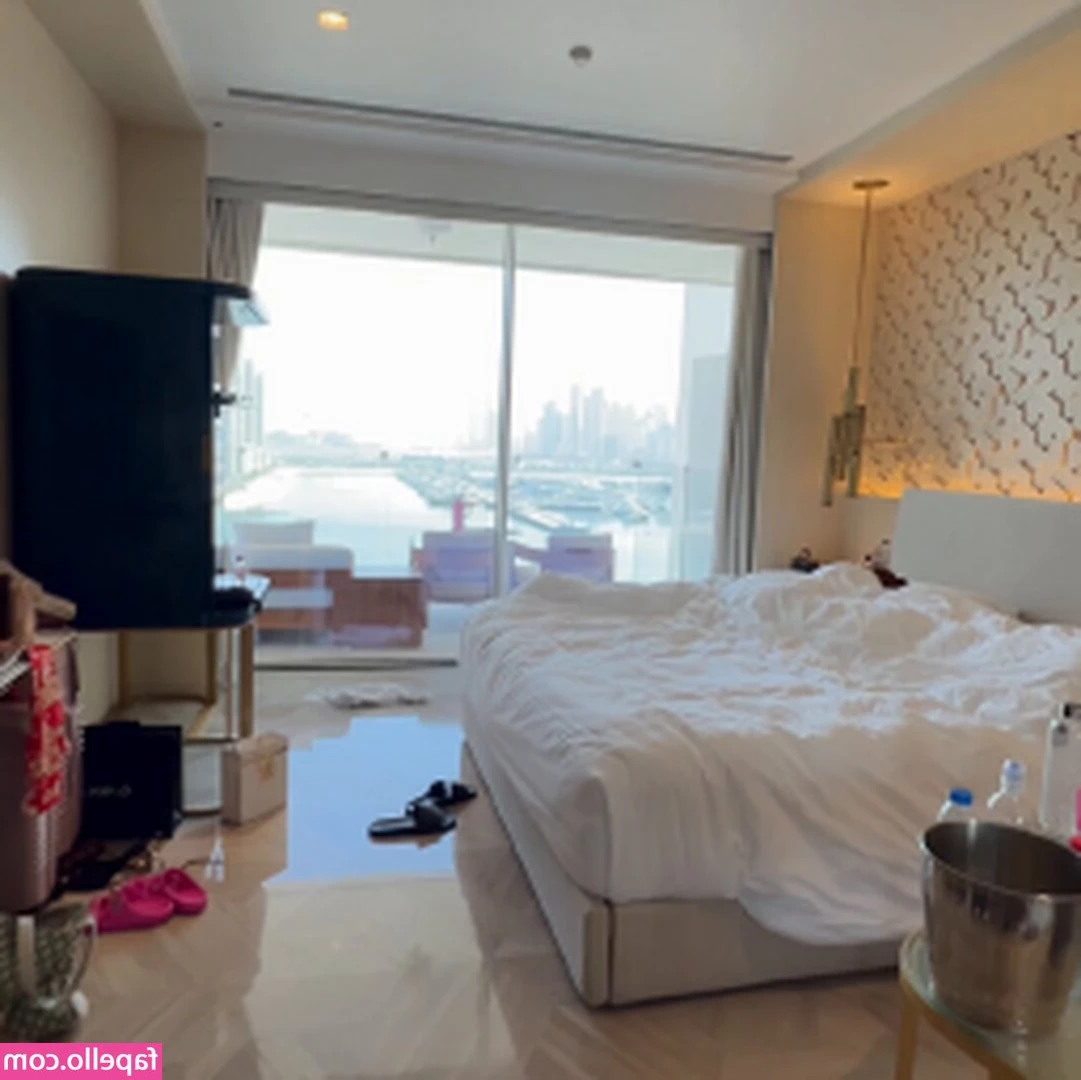 Lalakoi [ lalakoi-5 ] - I can t stop thinking about you  You re at home in your bed and I am