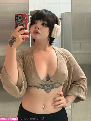 manekiso03 - Double tap your favourite part of this pic. if you want me naked xx
