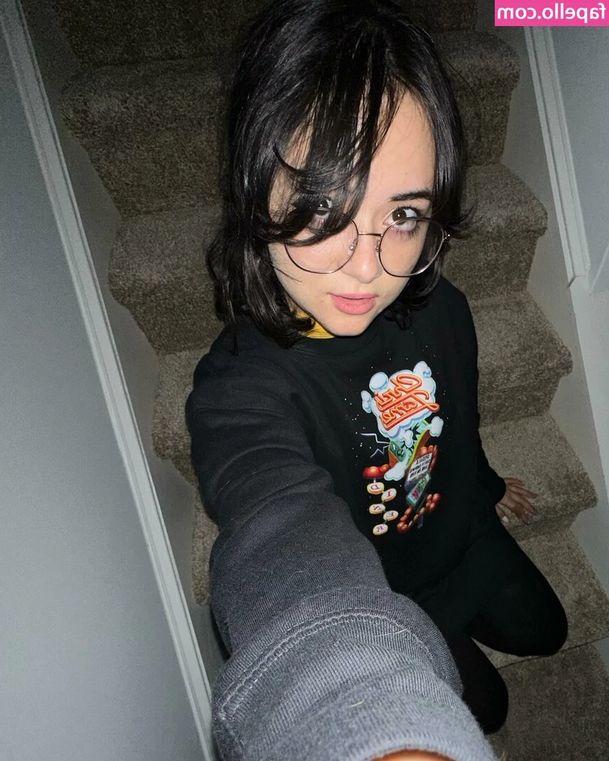 Gabi Belle [ gabi-belle-1 ] - Goodnight  Sleep tight Think of me In your dreams tonight