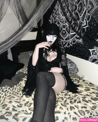 m0theranna - Stream started at 04 30 2020 10 11 pm