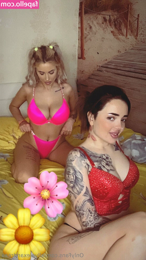 allyalexandraaa - Having a great boob day