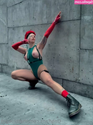 Giulia Henne [ giulia-henne ] - Como gatito