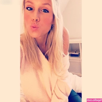 Lea (sunshineee_ms) [ lea-sunshineee-ms ] - How about a nice little photo dump of this tight little pussy