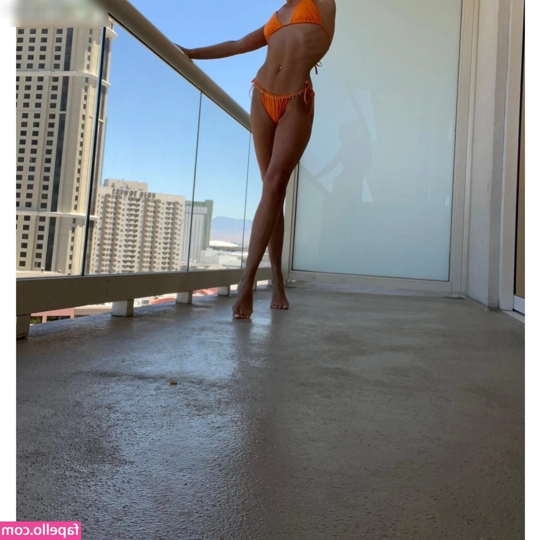 Lea (sunshineee_ms) [ lea-sunshineee-ms ] - Daily dose of naughty stories  I squirted so hard you nearly drowned 