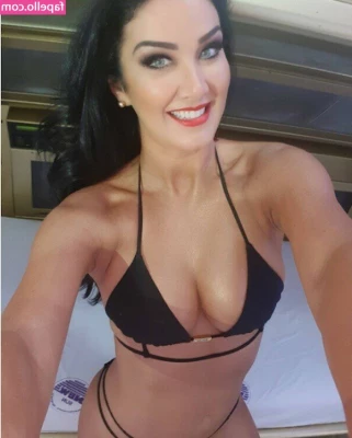 Helen Ganzarolli [ helen-ganzarolli ] - tit window