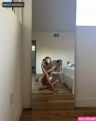 Clare Gillies [ clare-gillies ] - one thing to know about me is i love b lls