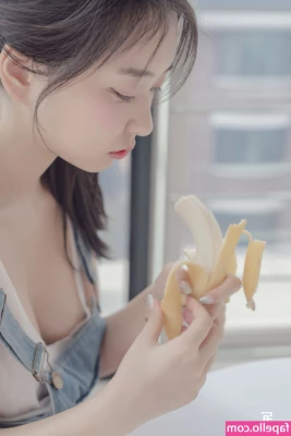 Zenny - Like this post if you want to see me sit on this dildo 🥰🥰