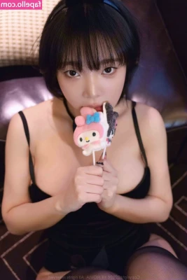 Inkyung - OK so you guys made it clear you want a few more b/g clips on here