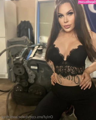 babejaanizfree - Open ass bb! Let me see that GAP.
