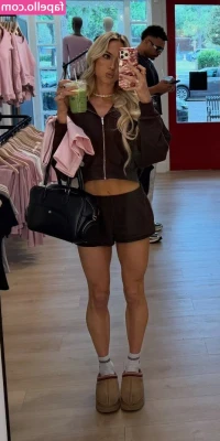 Maxxine Dupri [ maxxine-dupri ] - Hmmm should I go to the beach or the park today?