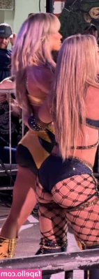 Maxxine Dupri [ maxxine-dupri ] - reverse pose and the pose  Don t stop admiring and lick until you re