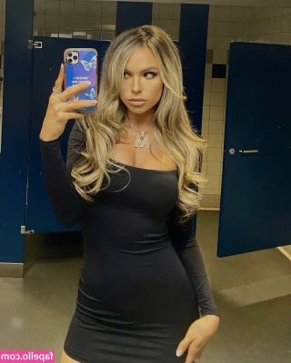 Maxxine Dupri [ maxxine-dupri ] - Cozy little tease 😈