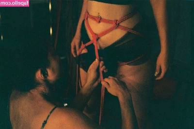 Miss.lady.bug [ miss-lady-bug ] - What hand is your cock in right now? 😉
