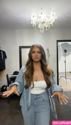 Christina Desiderio [ christina-desiderio ] - I just came back to Barcelona... I will start making video calls and