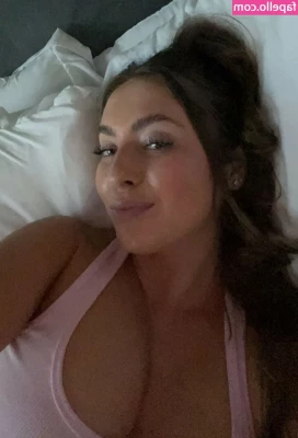 Christina Desiderio [ christina-desiderio ] - Back on the houseboat