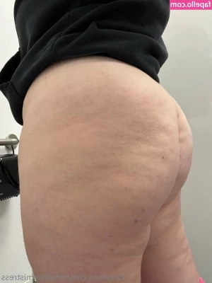 entanglemistress - Just released a missionary POV squirting from fingering myself