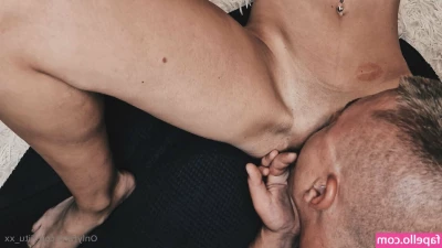 iitu_xx [ iitu-xx ] - bouncing ass in fron of us