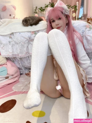 kyaandere [ kyaandere-5 ] - here's my completely nude body laying down waiting for you to fuck me