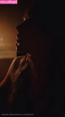 amelie.bloom [ amelie-bloom ] - Would you fuck me in the back seat